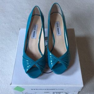 Steve Madden Turquoise Leather Pump